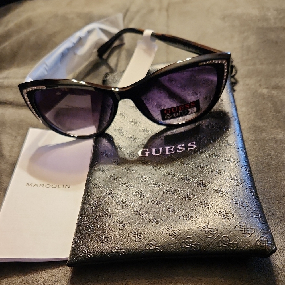 GUESS Women's Black Sunglasses